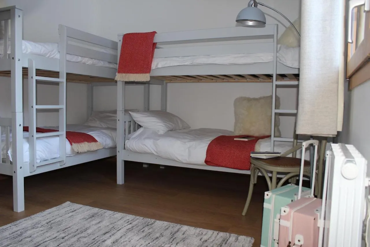 Appartement Au Pied Des Pistes Dans Nouvelle Residence Oz 0*,  France
